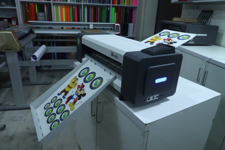 CARTOON SHEET CUTTING PLOTTER