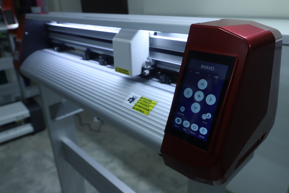 DIGITAL STICKER CUTTING PLOTTER